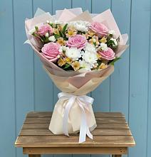 Букет цветов из:  Гвоздики, Орхидеи и Розы в Филиппенково