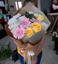 Букет цветов из:  Герберы, Розы и Хризантемы в Филиппенково