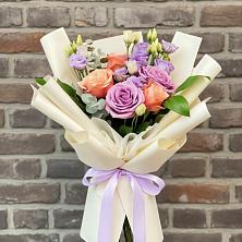 Букет цветов из:  Лизиантусы и Розы в Филиппенково