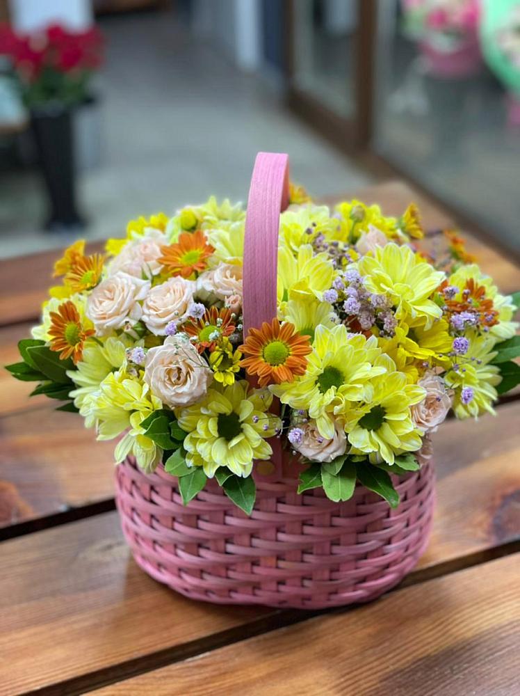 Цветочная композиция из Хризантемы и Розы в корзине в Филиппенково