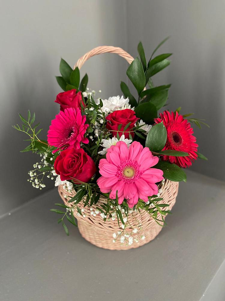 Цветочная композиция из Розы, Хризантемы и Герберы в корзине в Филиппенково