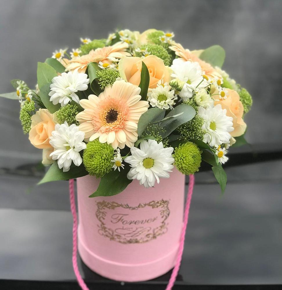 Цветочная композиция из Розы, Герберы и Хризантемы в шляпной коробке в Филиппенково