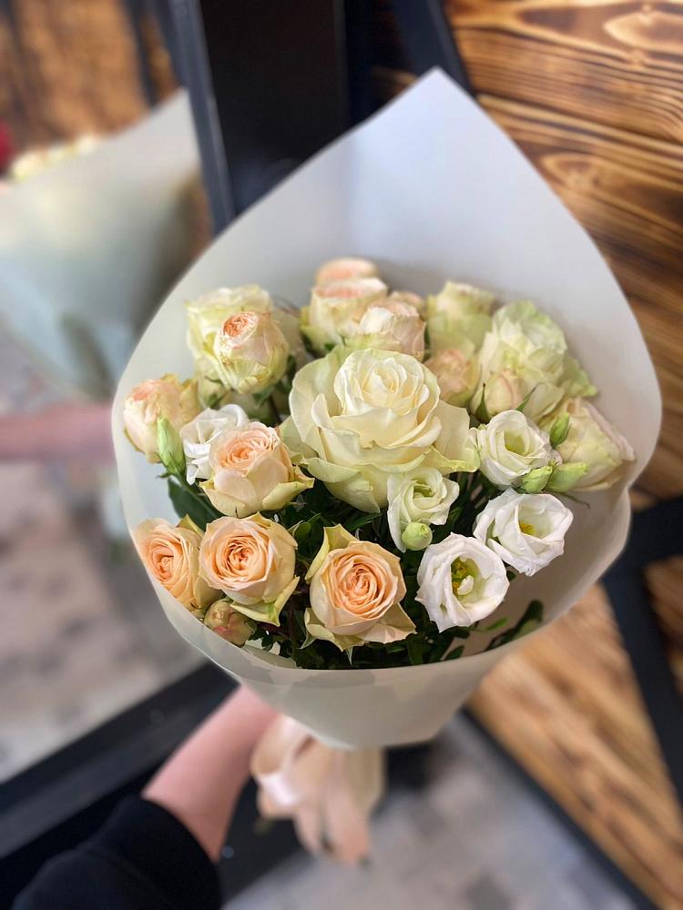 Букет цветов из: Розы и Лизиантусы в Филиппенково